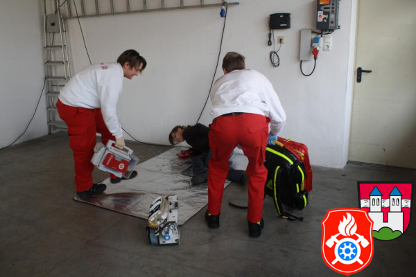 09 04 2011 2055 FR Kurs Johanniter Pruefung