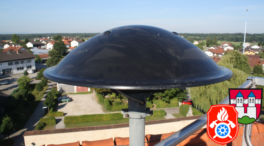 06 08 2015 5394 SireneReperatur Gemeindedach