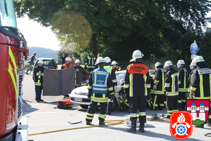 04 07 2011 3325 VU Lehen Person Eingeklemmt