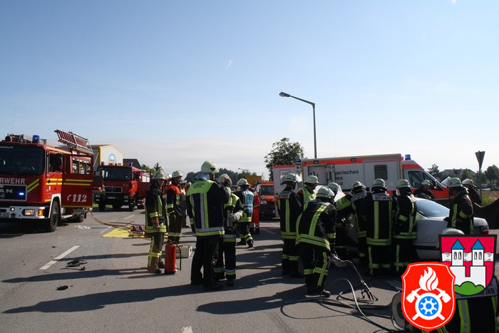 04 07 2011 3330 VU Lehen Person Eingeklemmt