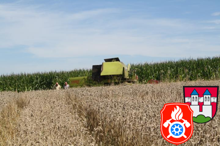 14 08 2011 3743 Brand Maehdrescher Arbing