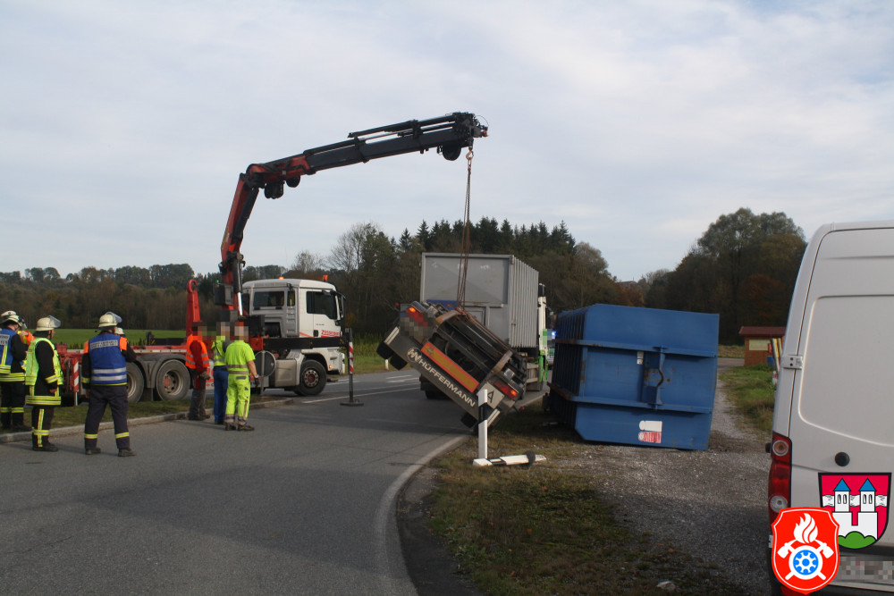2016 10 24 VU B15AbzwGriesstaett LKW  11 
