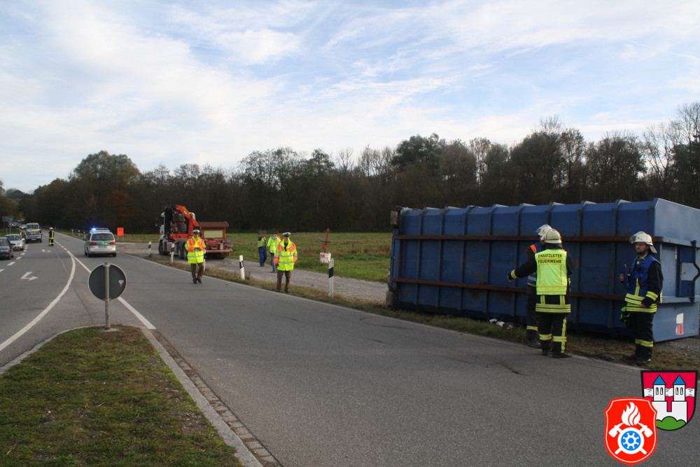 2016 10 24 VU B15AbzwGriesstaett LKW  13 