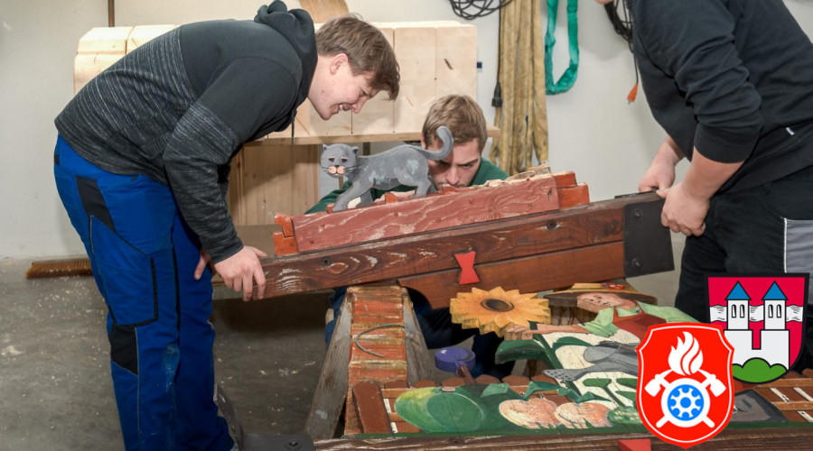 maibaum19 zunftschilder restau 2